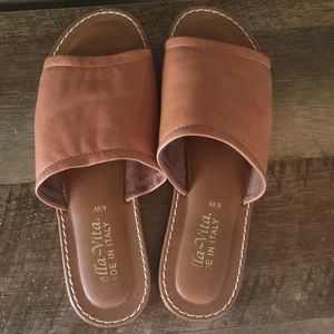 Belle Vita Ros Italy.   Size 6.   Very gently used.